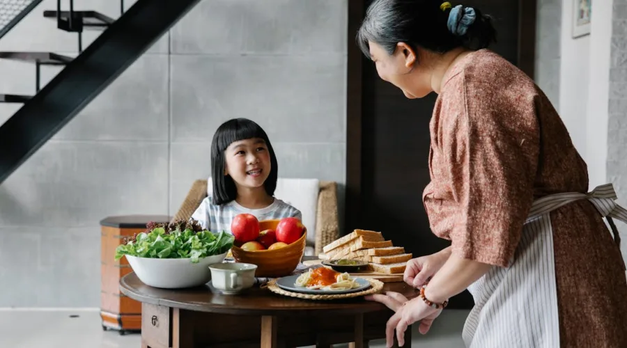 découvrez l'alimentation idéale pour les chevaux seniors : des conseils sur les nutriments essentiels, les régimes adaptés et les meilleures pratiques pour assurer la santé et le bien-être de votre compagnon équin âgé.
