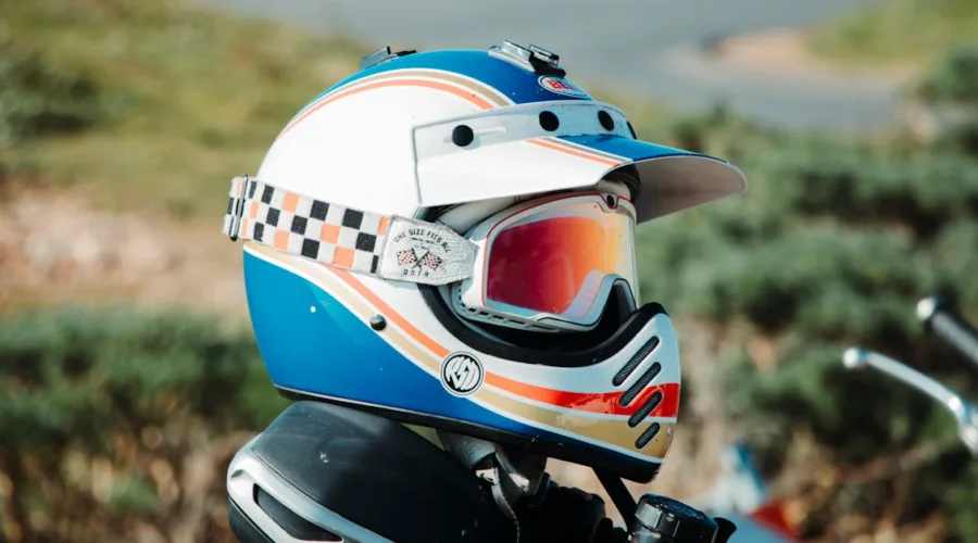 découvrez notre sélection de casques de cheval de haute qualité, alliant sécurité et confort. profitez de nos conseils d'experts pour choisir le casque idéal qui protège tout en vous offrant un style élégant lors de vos randonnées équestres.