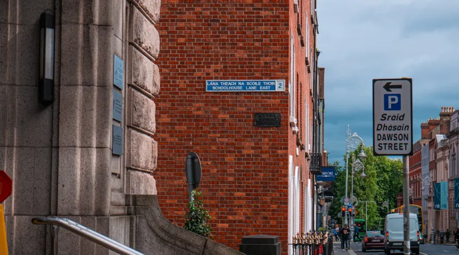 découvrez les signes et symptômes de la pneumonie, une infection pulmonaire potentiellement grave. apprenez à reconnaître les premiers signes d'alerte pour obtenir une aide médicale rapide et efficace.