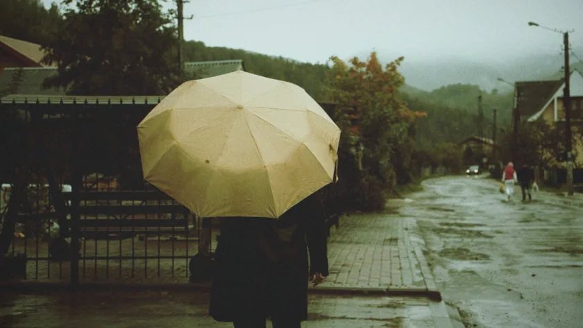 découvrez notre rain cover : une protection imperméable et pratique pour garder vos affaires ou votre équipement toujours au sec lors de vos déplacements sous la pluie.