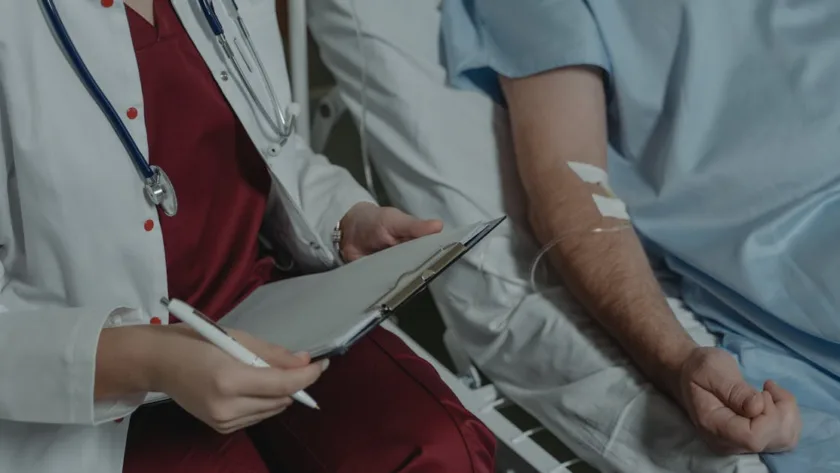 la maladie de cushing est un trouble hormonal causé par une production excessive de cortisol. découvrez ses symptômes, causes, diagnostic et options de traitement.