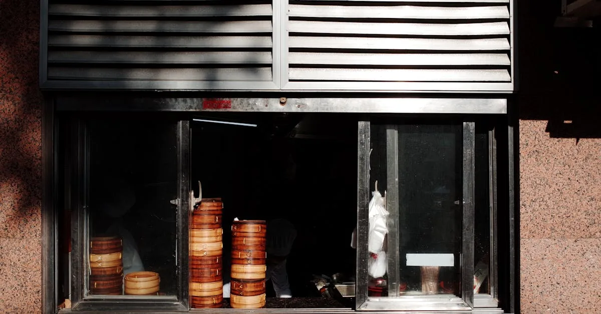 découvrez un restaurant local authentique offrant une expérience culinaire unique avec des plats traditionnels préparés à partir d'ingrédients frais et locaux.