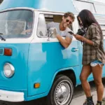 découvrez nos conseils essentiels pour vivre en van : astuces pratiques, organisation, et vie nomade pour une expérience van life réussie.