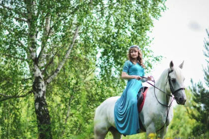 découvrez notre tenue d'équitation élégante et confortable, conçue pour allier style et performance lors de vos sorties à cheval.