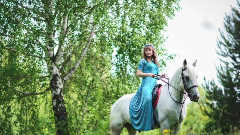 découvrez notre tenue d'équitation élégante et confortable, conçue pour allier style et performance lors de vos sorties à cheval.