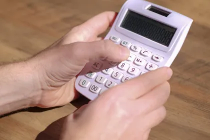 calculez facilement vos gains avec notre calculateur de surebet, un outil fiable pour maximiser vos profits en paris sportifs.