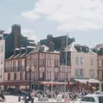 découvrez la gastronomie normande, riche en saveurs authentiques, avec ses fromages, fruits de mer et spécialités traditionnelles.